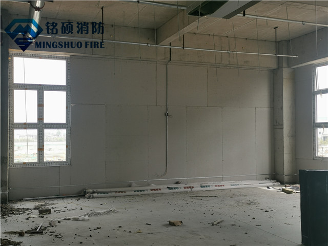 <a href='http://www.fanzuowen.com' target='_blank'>泄爆墙</a>